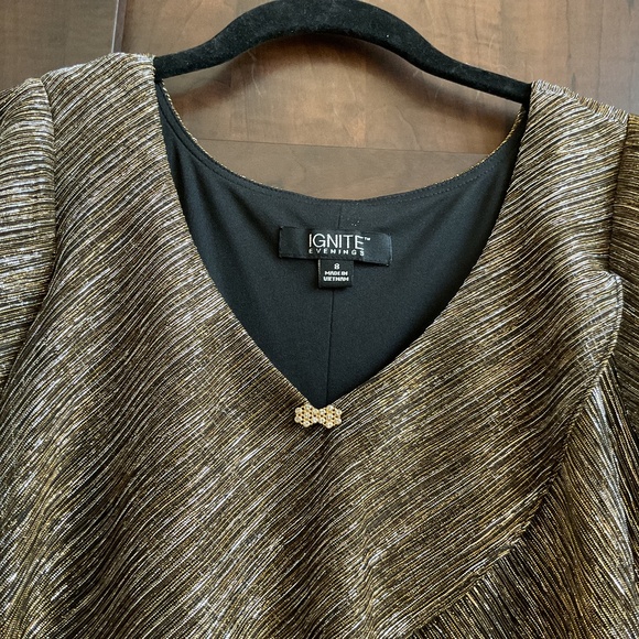 Ignite Evenings, metallic silver and gold lovely formal dress size 8 - Picture 3 of 5